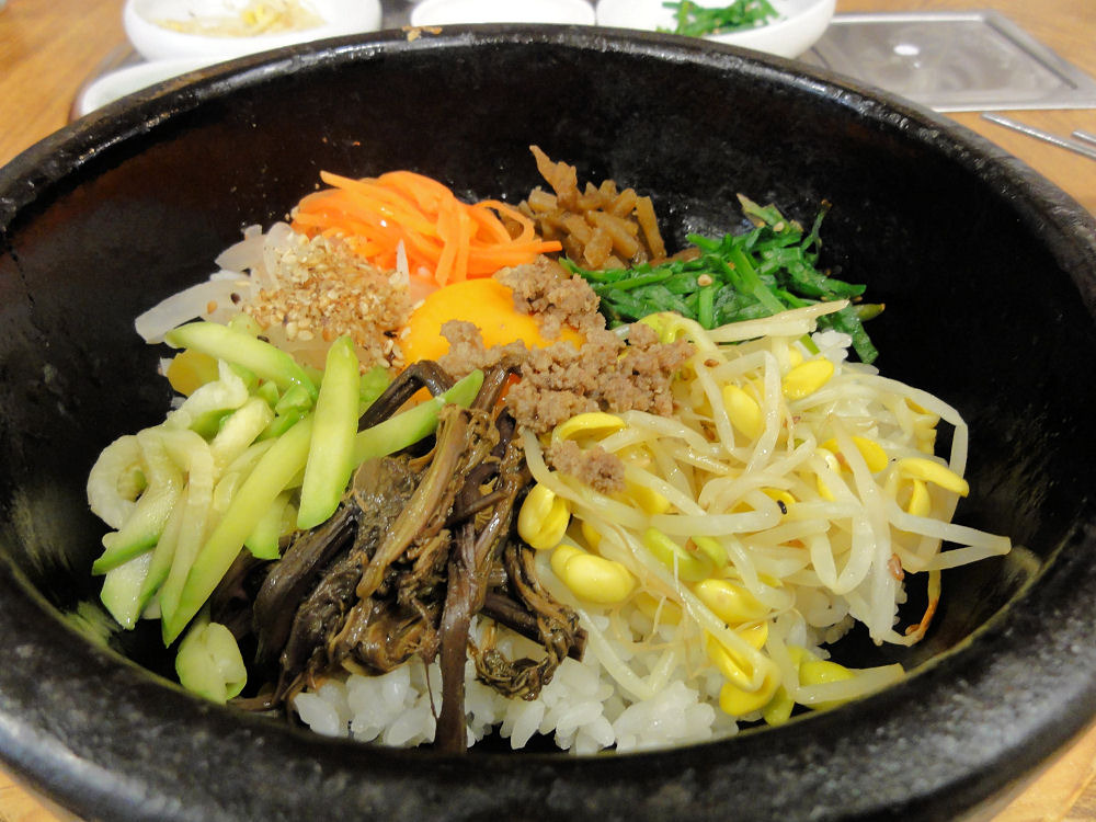 2日目ランチ　石焼きビビンバ＆キムチのチヂミ