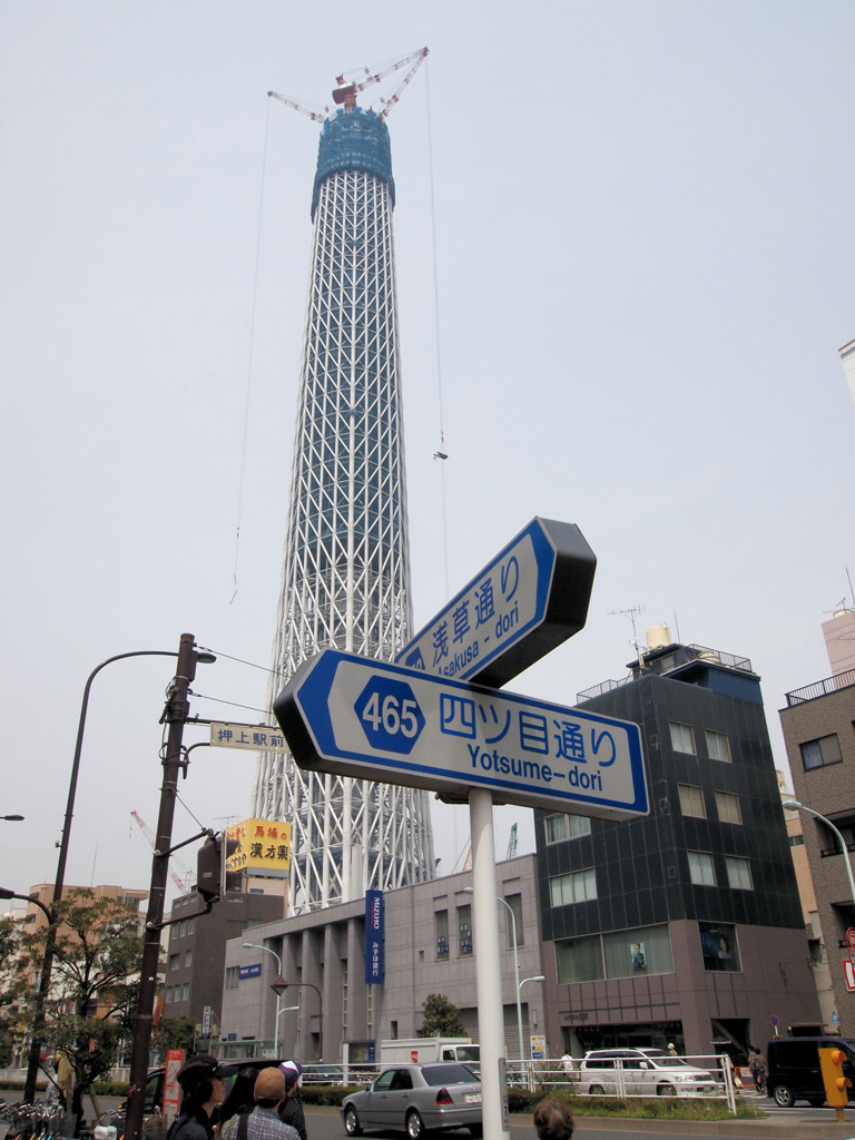 東京スカイツリー　信号待ちにて