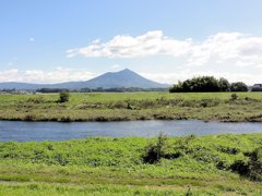 小貝川から見た筑波山