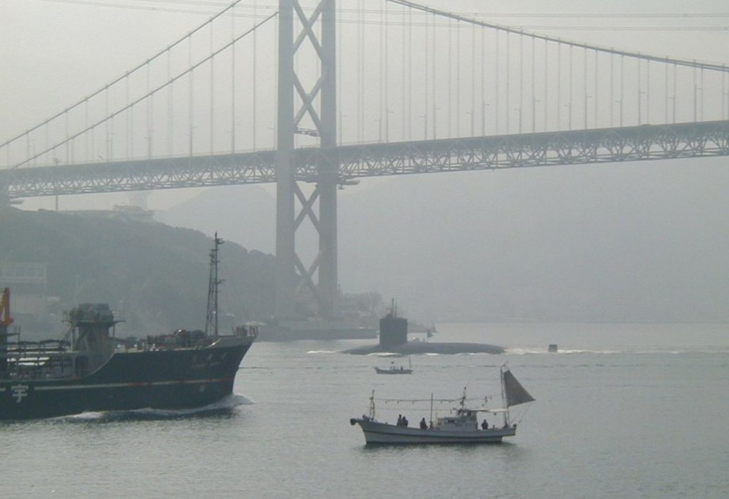 潜水艦浮上