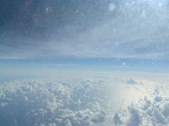 空と宇宙の間
