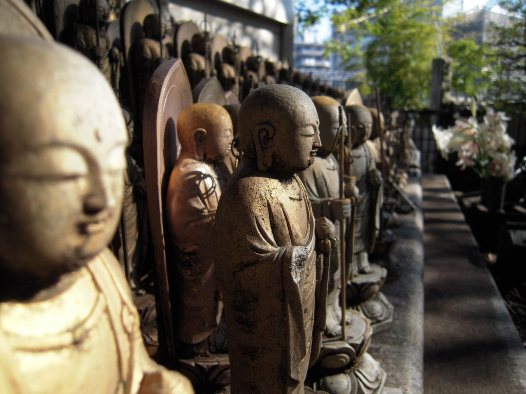 地蔵よ、一眼のようにボケてくれ