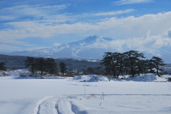 陸の松島と鳥海山