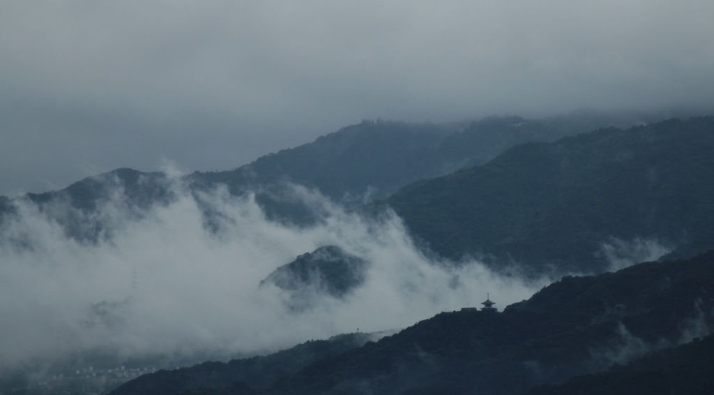 台風前の六甲山