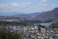 山間の町並み