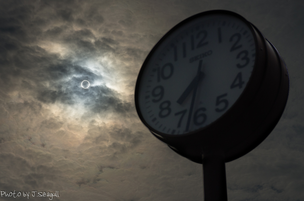 金環日蝕：太陽と月が重なる時