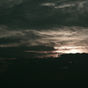 雲が夕陽を隠した