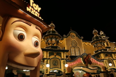 ディズニーシー　トイストーリー入り口付近