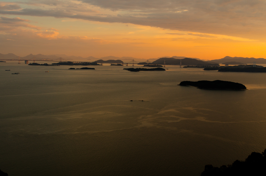 夕暮れ広がる瀬戸内海