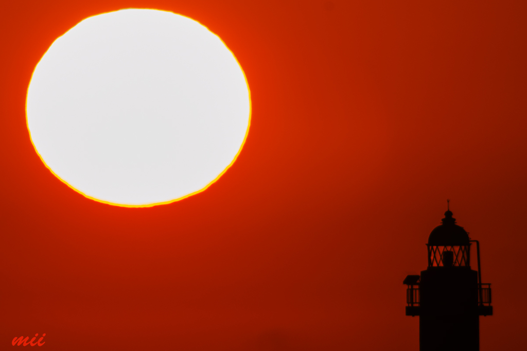 夕陽と灯台