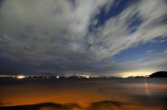 雲の隙間からチョコとだけ見える星ｗ