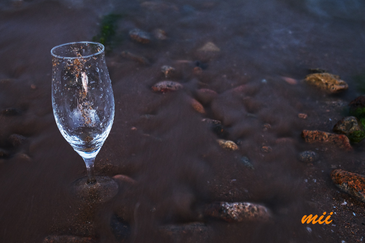砂浜のグラス