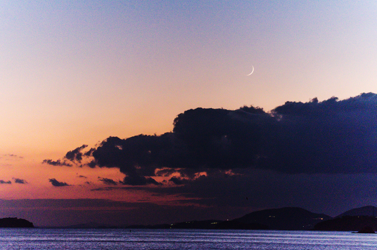 三日月の夕暮れ