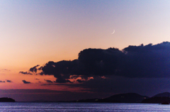 三日月の夕暮れ