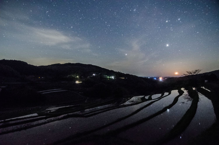夜の棚田