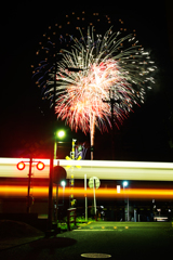 線路と花火