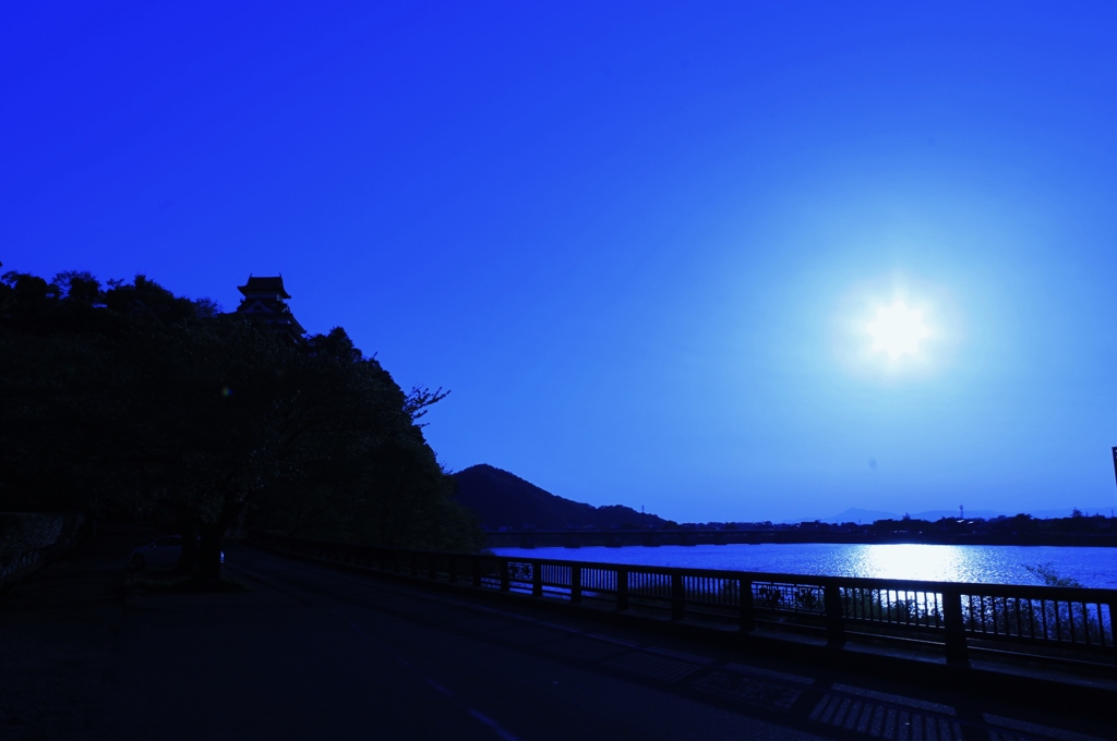 夕方の犬山城