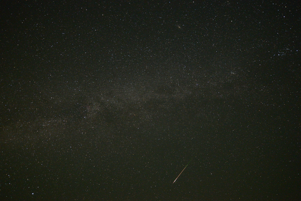 星雲と流れ星