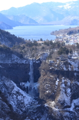 中禅寺湖から流れ落ちる華厳の滝