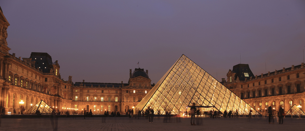 Paris20 Musée du Louvre illumination