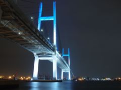 横浜ベイブリッジの夜