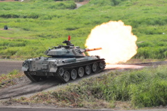 2013 総合火力演習 予行 Type74 稜線射撃 01