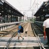 間もなくー電車が到着しまぁーす。