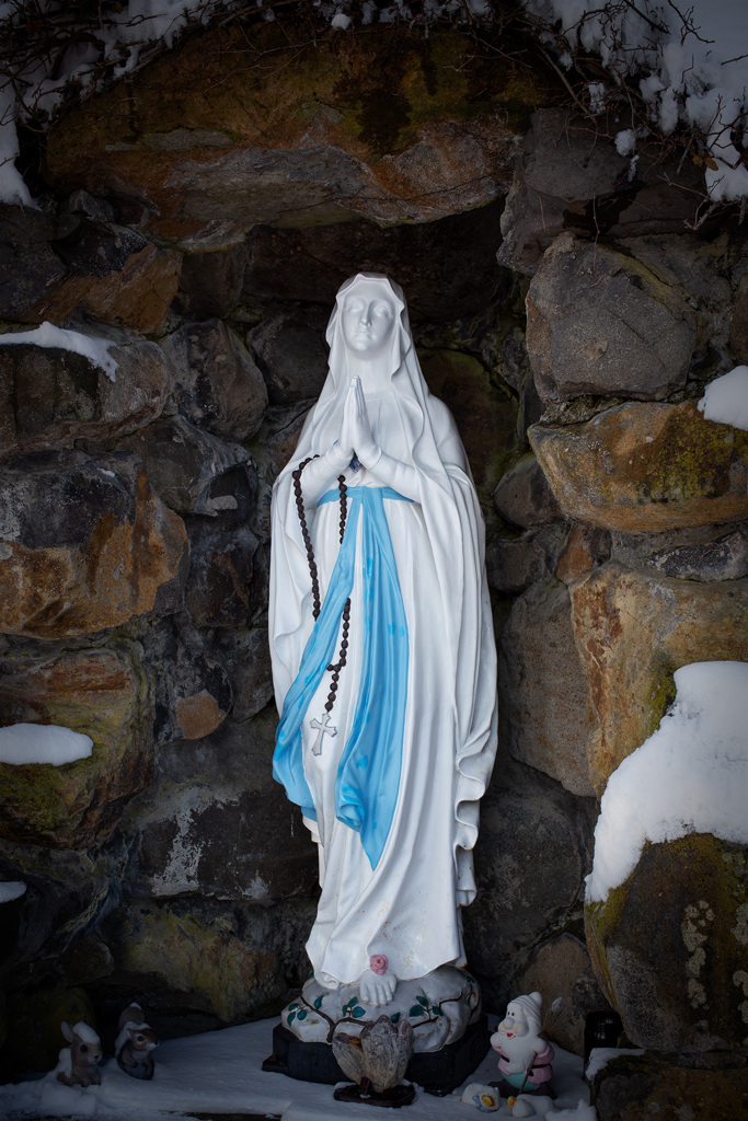 岩屋のマリアが見つめるものは。