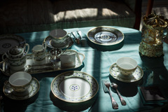 冬の日差しが差す食卓