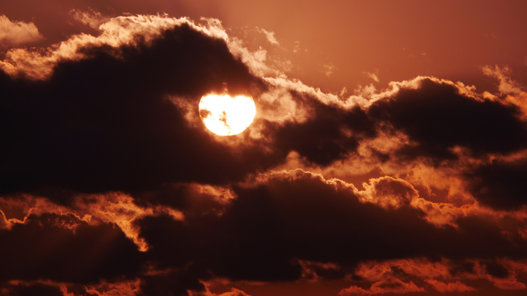 雲の中の太陽１