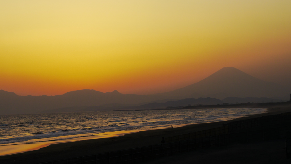 春の富士山の夕景