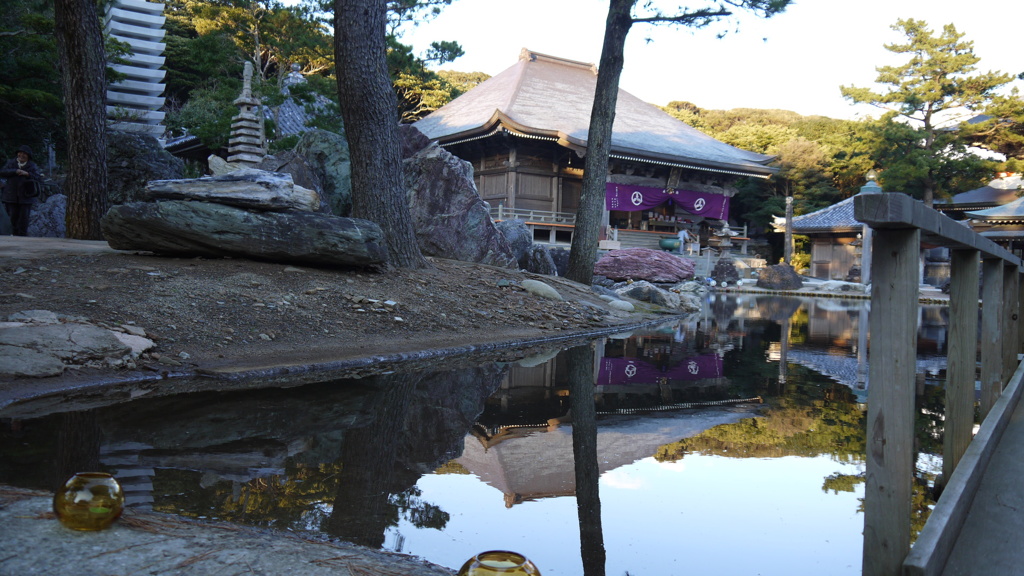 水面のお寺
