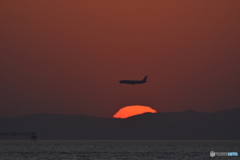 2018-5-4 夕日と飛行機3　　B737