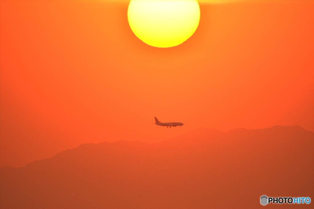 2019-5-2　夕日と飛行機１　B737