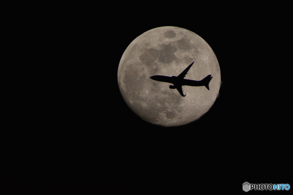 2018-4-28　月と飛行機２　B737