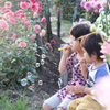 花畑でシャボン玉