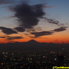 夕焼けに映える富士山