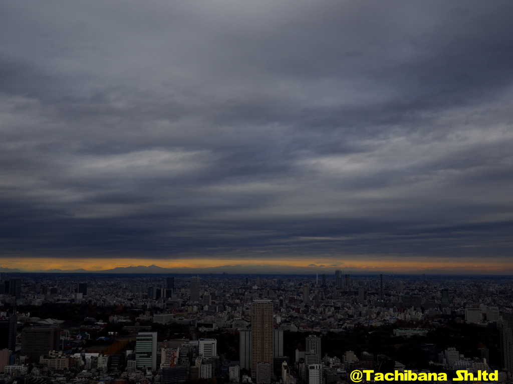 雲の隙間から・・・