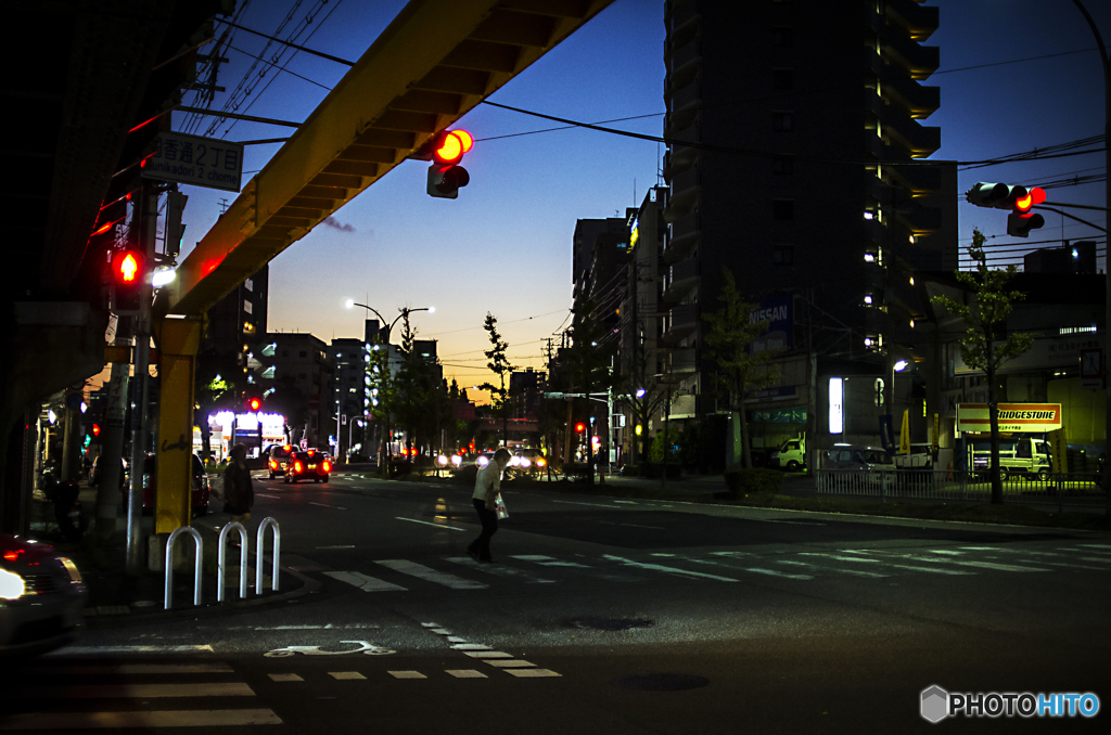 ガード下のオレンジ