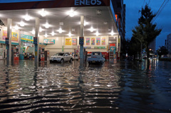 ガソリンスタンドも開店休業！