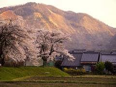 山里の夕暮れ