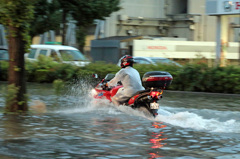 大雨洪水警報！
