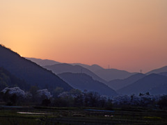 山里の夕暮れ