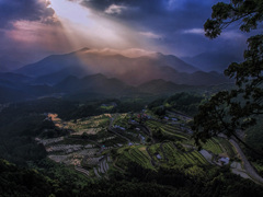 光芒の丸山千枚田