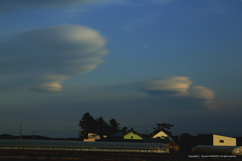 穏やかな地の上で