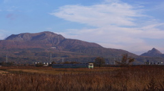 有珠山とローカル線の朝