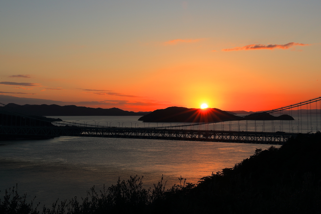 瀬戸に沈む夕日 