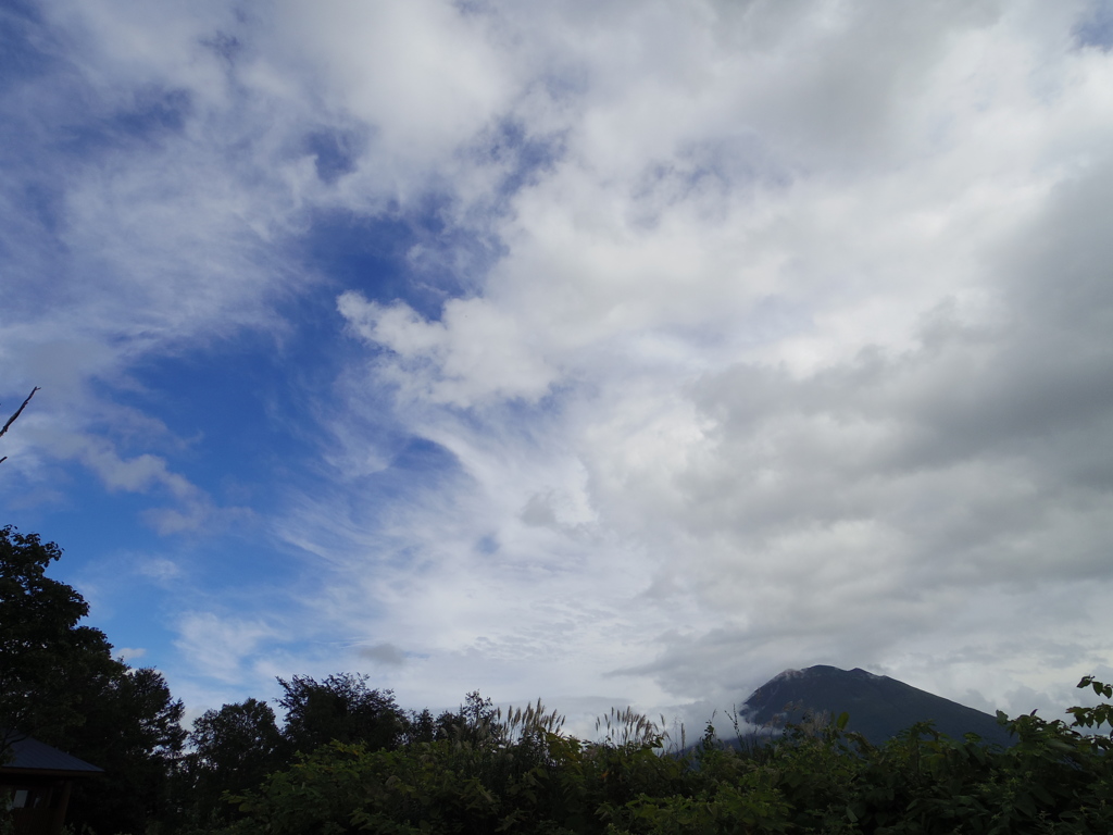 逃げる青空と蝦夷富士