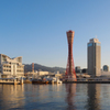 朝日を浴びる神戸の街