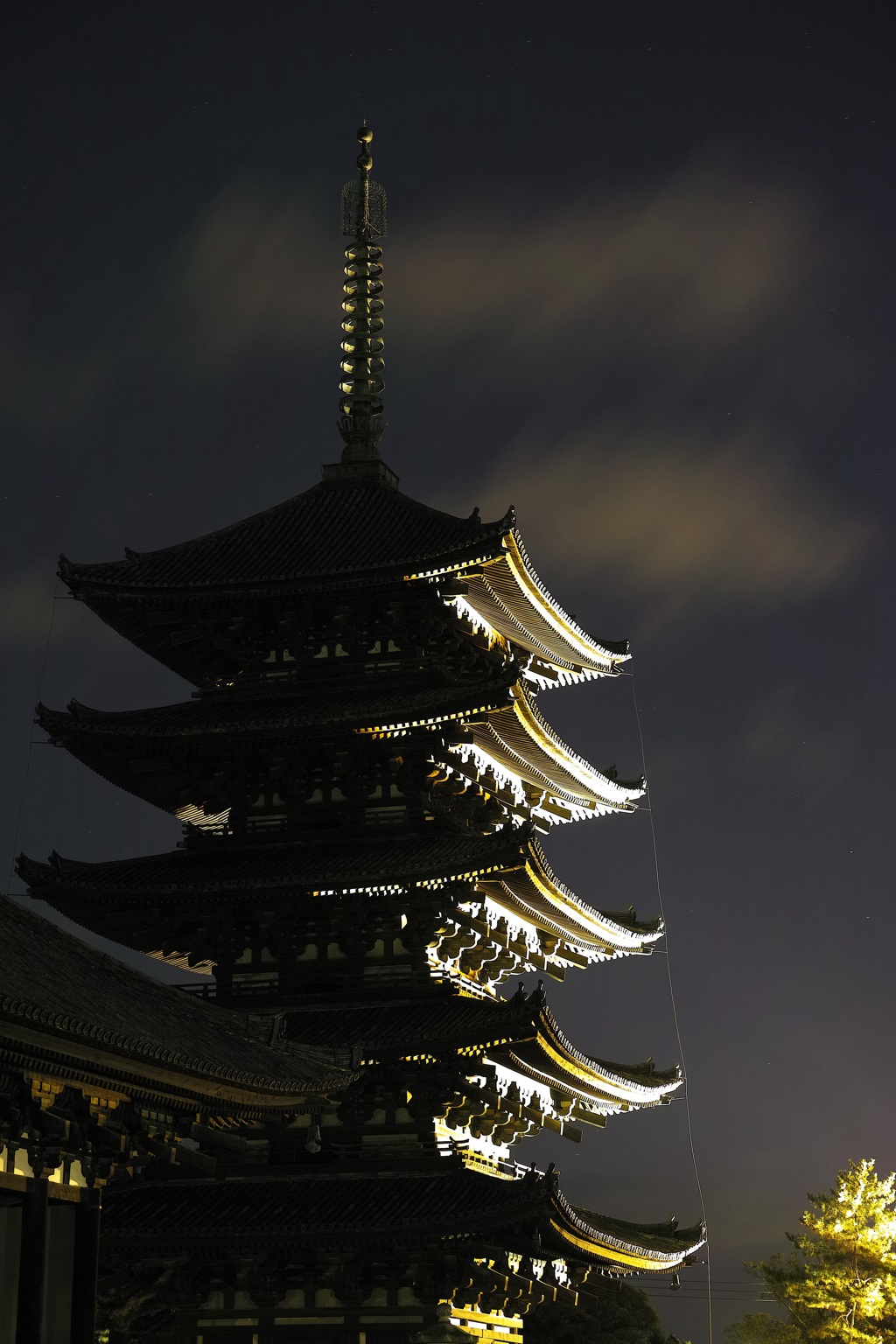 寒風に聳立す